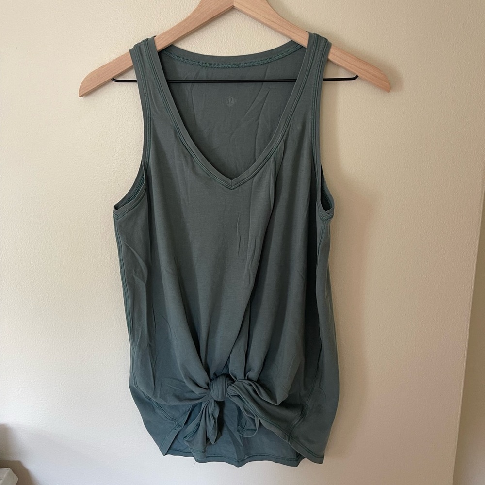 Lululemon woman’s Tie tank